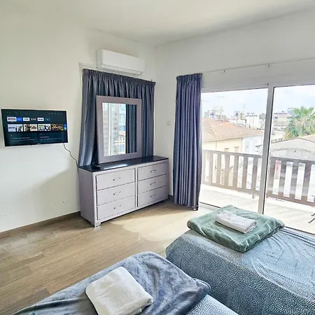 בית אירוח Downtown Rooms, 200m From Marina *