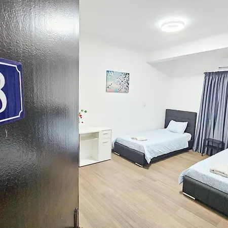 בית אירוח Downtown Rooms, 200m From Marina לרנקה