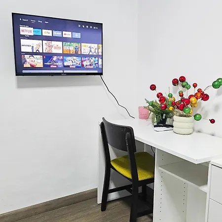 Downtown Rooms, 200m From Marina בית אירוח *
