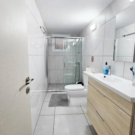 Downtown Rooms, 200m From Marina *