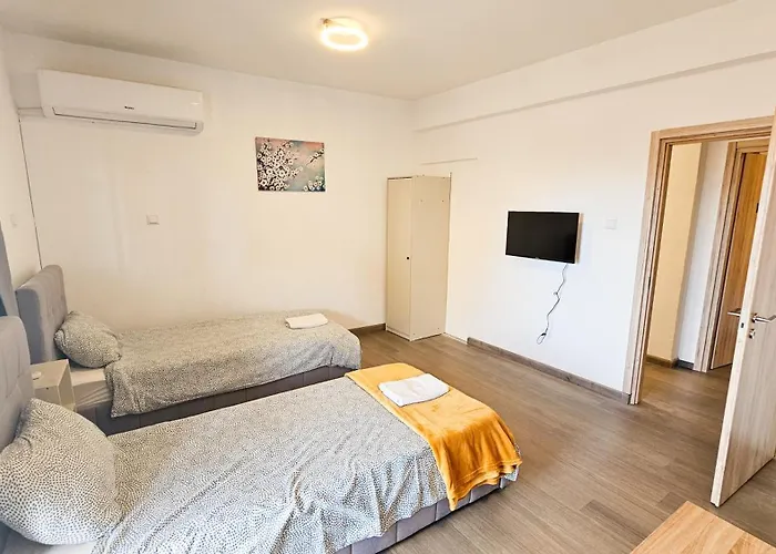 Downtown Rooms, 200m From Marina *