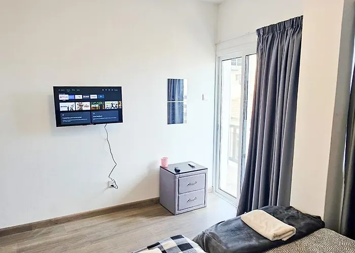 Downtown Rooms, 200m From Marina לרנקה