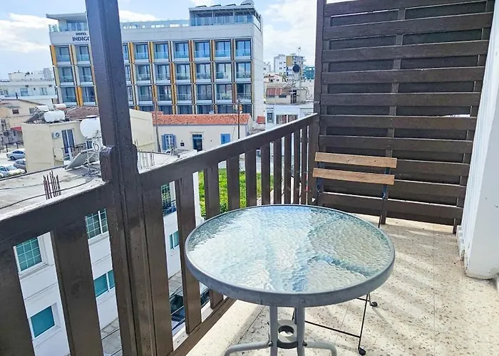 Downtown Rooms, 200m From Marina לרנקה