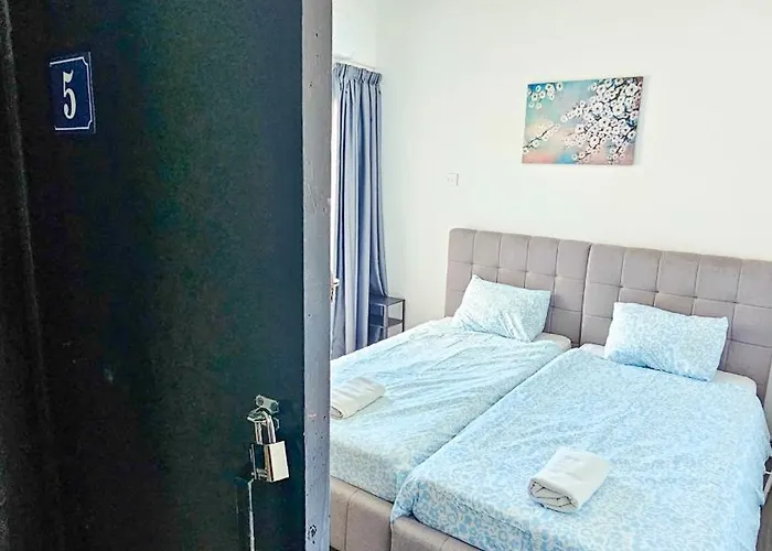 בית אירוח Downtown Rooms, 200m From Marina *