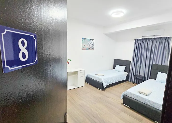 בית אירוח Downtown Rooms, 200m From Marina לרנקה