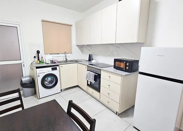 Downtown Rooms, 200m From Marina בית אירוח *