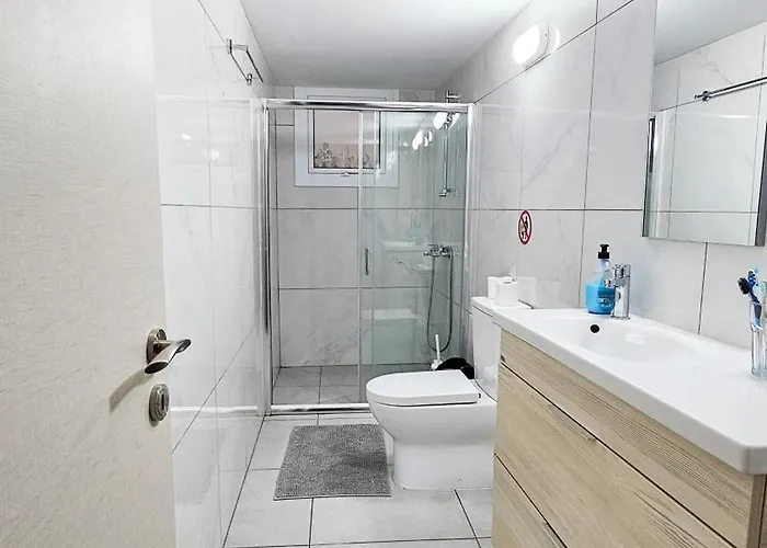 Downtown Rooms, 200m From Marina *