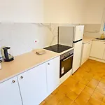 Downtown Rooms, 200m From Marina