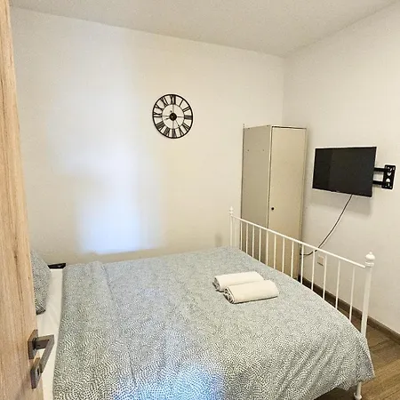 Alloggio in famiglia Downtown Rooms, 200m From Marina *