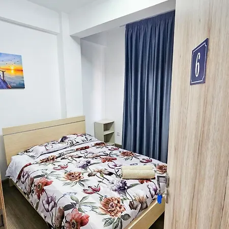Downtown Rooms, 200m From Marina *