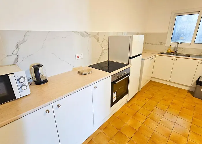 Downtown Rooms, 200m From Marina