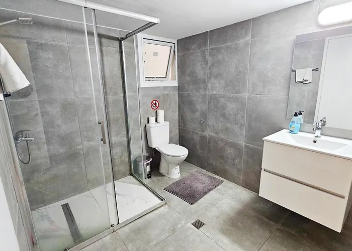 Downtown Rooms, 200m From Marina *