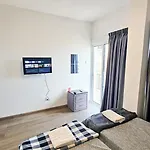 Downtown Rooms, 200m From Marina Lárnaka