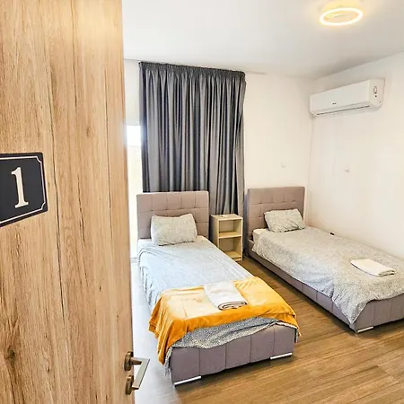 Homestay szállás Downtown Rooms, 200m From Marina *