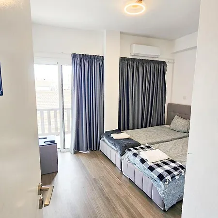 Downtown Rooms, 200m From Marina Lárnaka