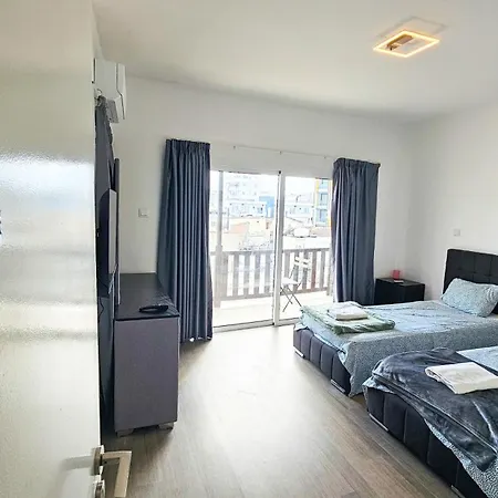 Homestay szállás Downtown Rooms, 200m From Marina Lárnaka